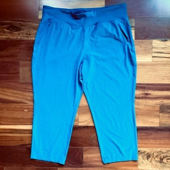 Eddie Bauer Athletic Capri - Picture 2 of 8